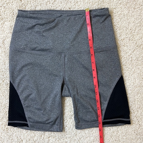 Reebok Bermuda Color Block Biker Short - Picture 8 of 9